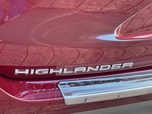 Used 2023 Toyota Highlander Platinum image 11