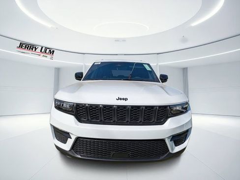 New 2025 Jeep Grand Cherokee Limited w/ Black Appearance Package RWD image 7