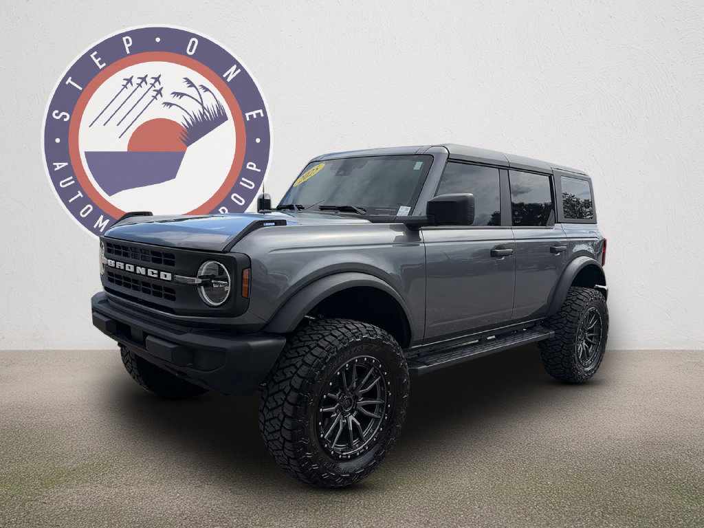 Certified 2025 Ford Bronco 4-Door AWD/4WD image 2
