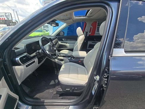 Used 2024 Kia Telluride EX w/ EX Captain's Chair Package AWD/4WD image 3