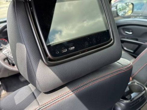 Used 2024 Nissan Titan PRO-4X w/ Pro-4x Convenience Package image 17