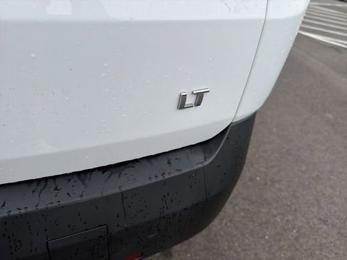 Used 2023 Chevrolet Traverse LT image 9