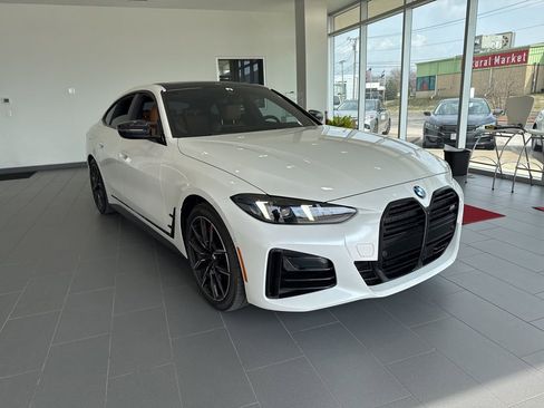 Certified 2025 BMW 440i xDrive M440i xDrive w/ Premium Package image 2