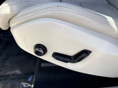 Used 2018 Volvo XC60 T8 Inscription image 24