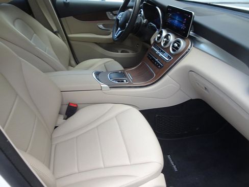 Used 2020 Mercedes-Benz GLC 300 4MATIC image 19