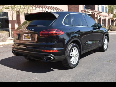 Used 2016 Porsche Cayenne w/ Premium Package AWD/4WD image 7