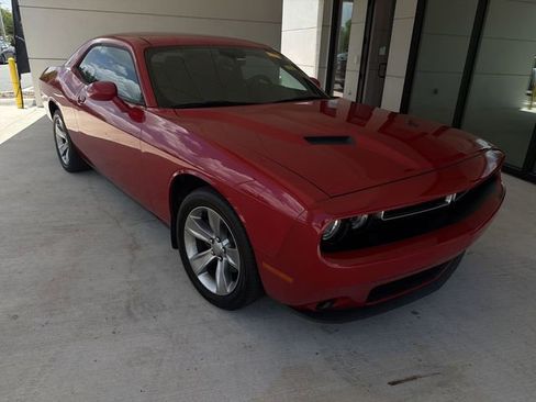 Used 2016 Dodge Challenger SXT RWD image 11