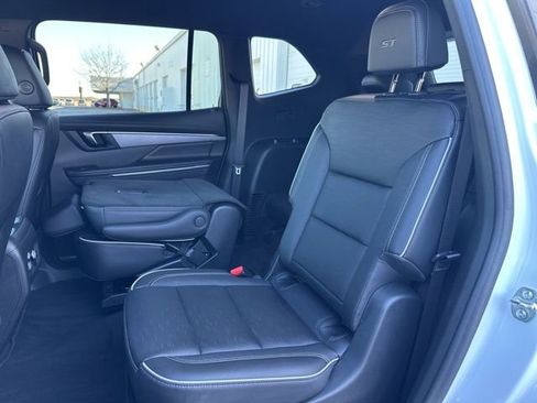 Used 2025 Buick Enclave Sport Touring image 48