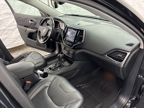 Used 2020 Jeep Cherokee Limited AWD/4WD image 16