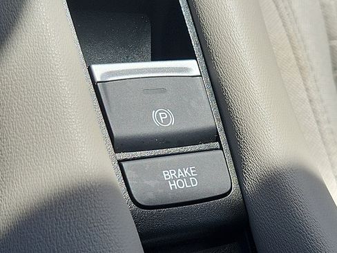 Used 2025 Honda HR-V LX image 25
