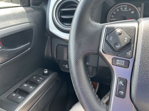Used 2017 Toyota Tacoma SR5 image 27