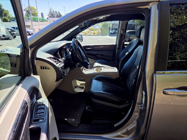 Used 2020 Dodge Grand Caravan SXT FWD image 13