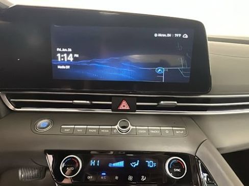 Used 2024 Hyundai Elantra SEL w/ Convenience Package FWD image 23