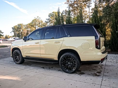 Used 2024 Cadillac Escalade Premium Luxury image 7