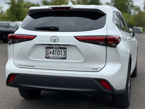 Used 2023 Toyota Highlander XLE FWD image 5