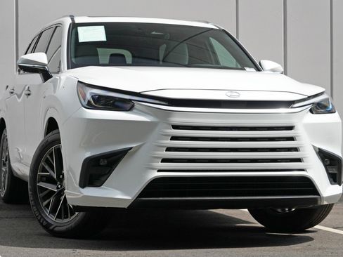 Used 2026 Lexus TX 350 FWD w/ Technology Package image 4