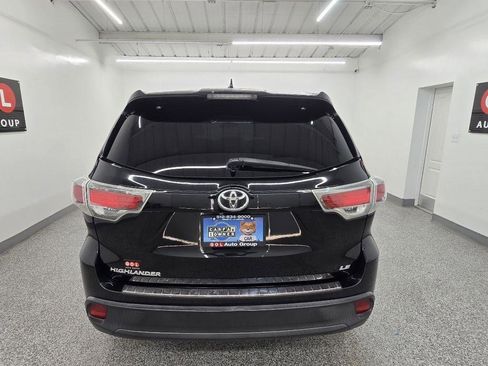 Used 2016 Toyota Highlander Plus FWD image 5