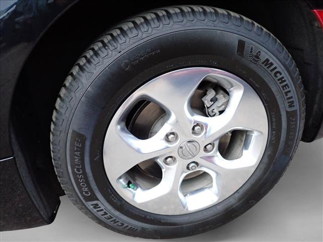 Used 2019 Chrysler Pacifica Touring-L FWD image 7