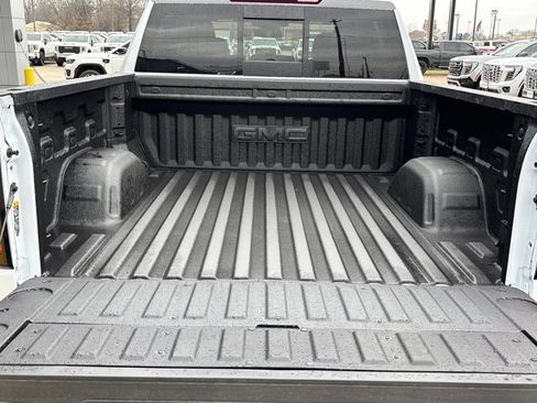 New 2026 GMC Sierra 1500 SLT image 6