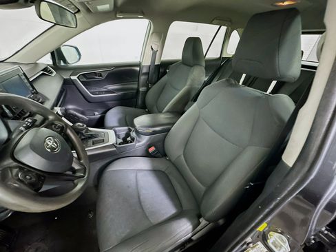 Used 2020 Toyota RAV4 LE w/ Carpet Mat Package FWD image 13
