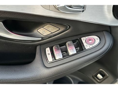 Used 2022 Mercedes-Benz GLC 300 image 12