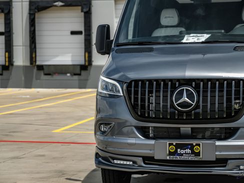 Used 2023 Mercedes-Benz Sprinter 3500 image 24