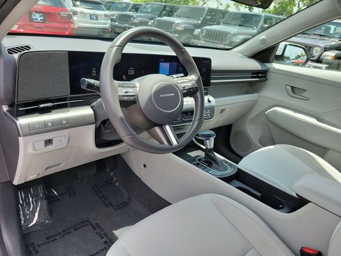 Used 2025 Hyundai Kona SEL FWD image 8