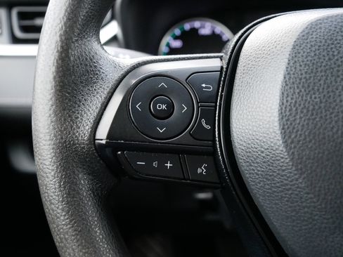 Used 2021 Toyota RAV4 LE image 31