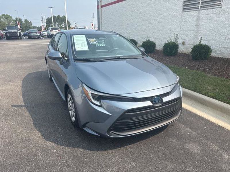 Certified 2024 Toyota Corolla LE image 1