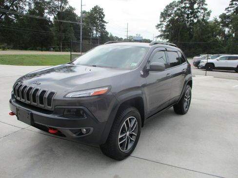 Used 2014 Jeep Cherokee Trailhawk w/ Comfort/Convenience Group AWD/4WD image 6