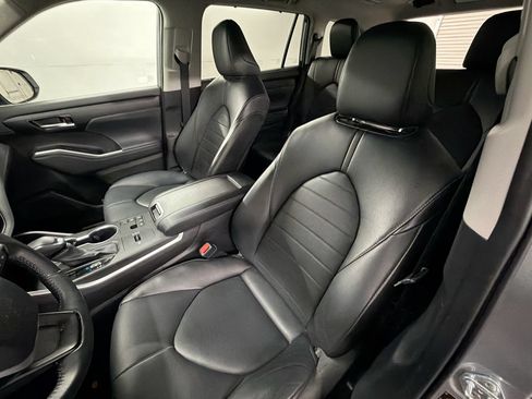 Used 2023 Toyota Highlander XLE FWD image 19