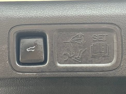 Used 2023 Ford Expedition Limited image 34