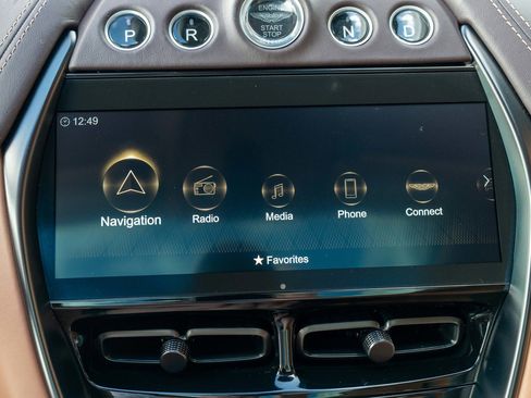 Used 2021 Aston Martin DBX image 20