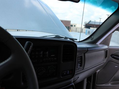 Used 2001 GMC Yukon XL Denali AWD/4WD image 94