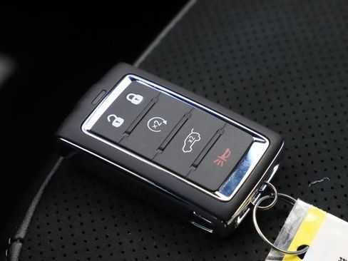 New 2025 Jeep Grand Cherokee Altitude image 32