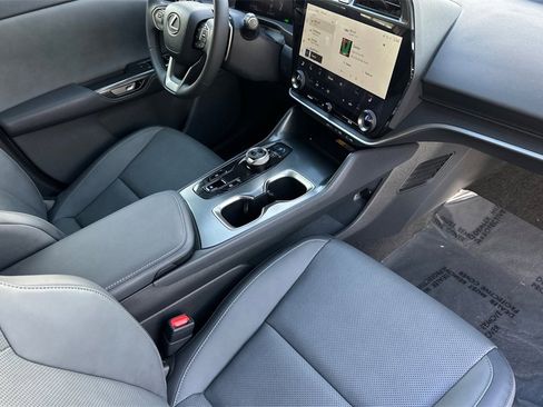 Used 2025 Lexus RZ 300e image 19