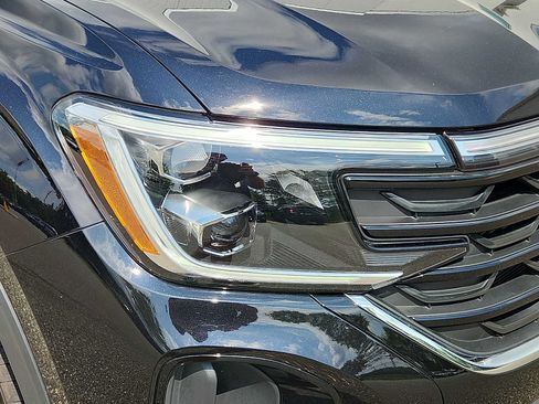 Used 2024 Volkswagen Atlas Cross Sport SE w/ Panoramic Sunroof Package AWD/4WD image 9