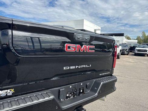 Used 2024 GMC Sierra 3500 Denali image 34