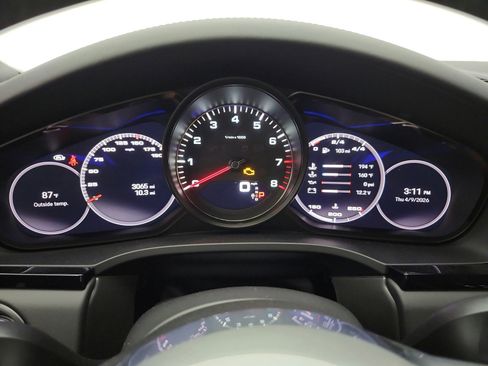 Used 2023 Porsche Cayenne Coupe image 9