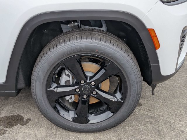 New 2027 Jeep Grand Cherokee Limited w/ Limited Altitude Package RWD image 12