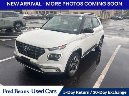 Used 2023 Hyundai Venue Limited FWD image 1