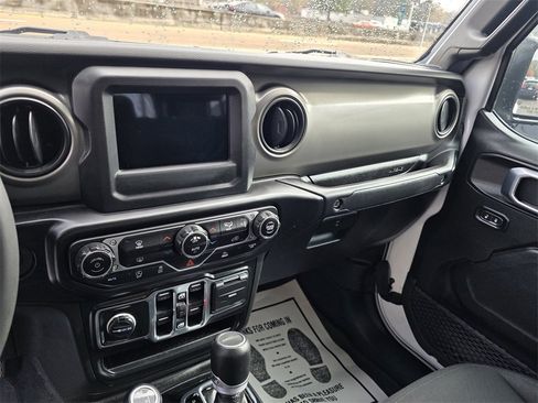 Used 2023 Jeep Gladiator Willys image 9