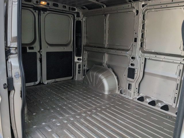 Used 2021 RAM ProMaster 2500 w/ Premium Appearance Group FWD image 9