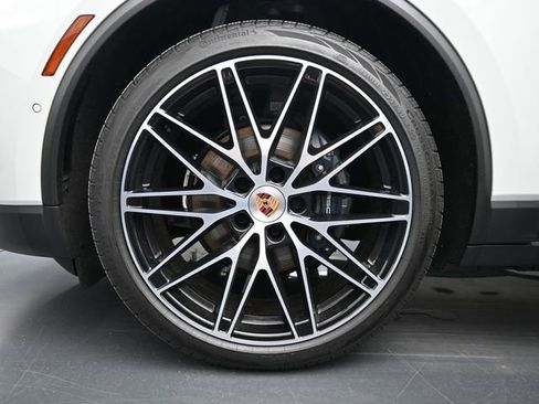 Certified 2025 Porsche Macan Electric RWD image 6