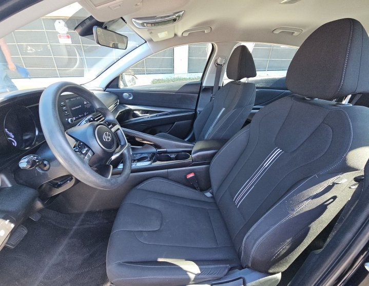 Used 2023 Hyundai Elantra Blue FWD image 5