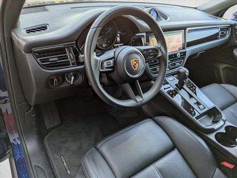 Used 2025 Porsche Macan image 4