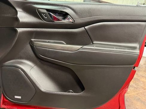 Used 2023 GMC Acadia SLT w/ Elevation Edition image 31