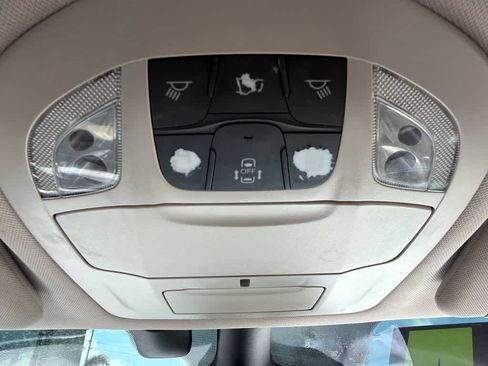 Used 2017 Chrysler Pacifica Limited FWD image 15