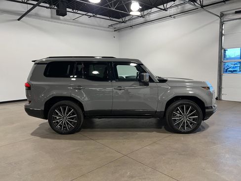 Used 2026 Lexus GX 550 w/ Cold Area Package image 2