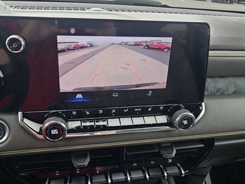 Used 2024 Chevrolet Colorado ZR2 w/ ZR2 Convenience Package III image 18